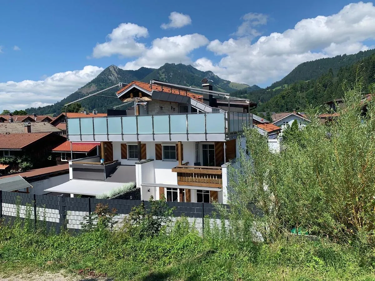 Bergfux Ferienhaus - Hochwertige Ausstattung contacts
